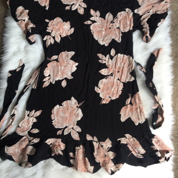 NWT le chateau Dress - Picture 3 of 7